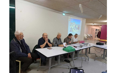 Assemblée Générale du 21 novembre 2025 
De Gauche à droite : Dominique Roussel Président du COREG Normandie, Fabrice Pignet Président du CODEP 27, Francis le Bastard Trésorier, Jean Marc Lévêque Président de Cyclo Bernay, Michel Foucher Secrétaire